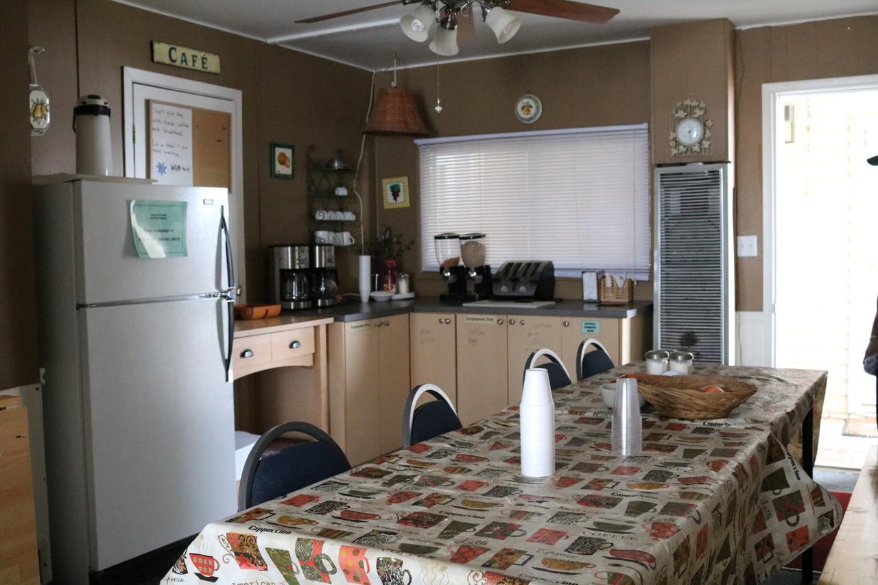Wakaw Lodge Motel Buitenkant foto